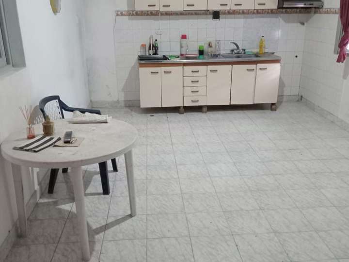 Casa en alquiler en Junín, 83, La Tablada