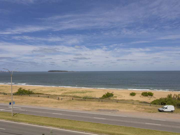 Apartamento en venta en Rambla Doctor Claudio Williman, Maldonado