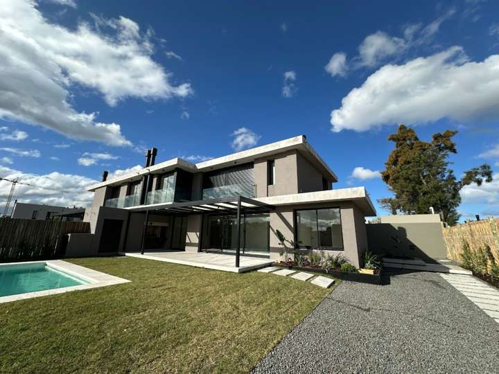 Casa en venta en Carrasco Norte, Montevideo