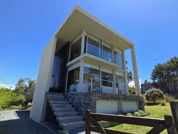 Casa en venta en Avenida Poeta Álvaro Figueiro, Maldonado