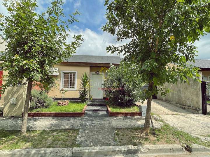 Casa en venta en Calle B, Pablo Podestá