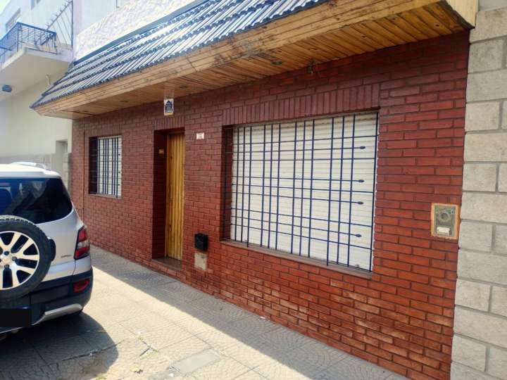 Casa en venta en Limay, 22, La Tablada