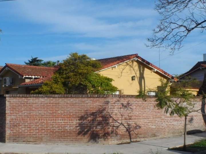 Casa en venta en Paraguay, 1200, Villa Sarmiento