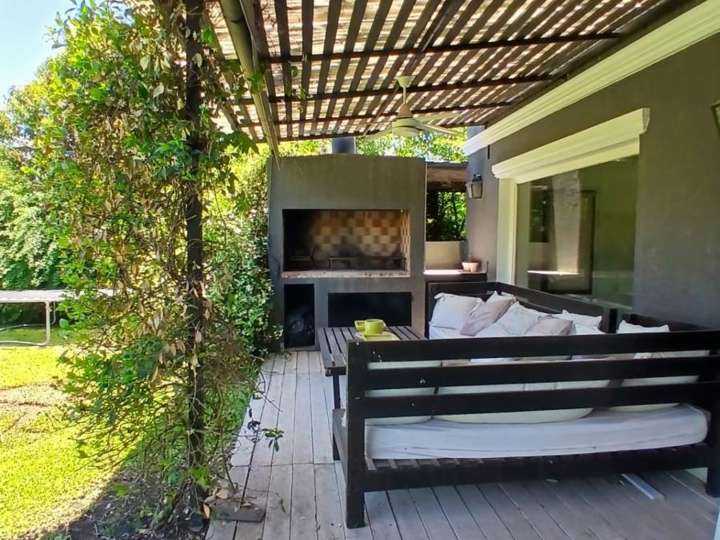 Casa en alquiler en Avenida Doctor Honorio Pueyrredón, Villa Rosa