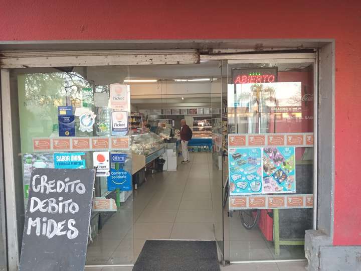 Comercial / Tienda en venta en Las Acacias, Montevideo