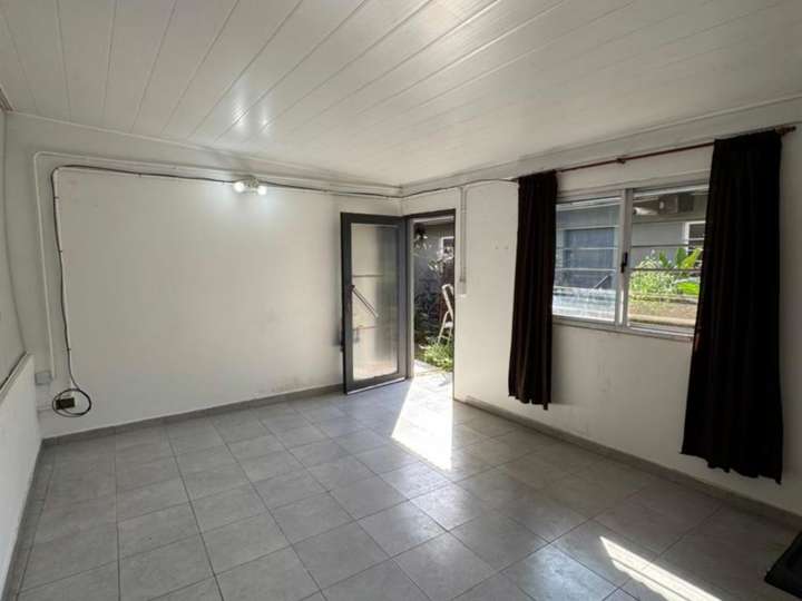 Edificio en alquiler en Albarracin, Hurlingham