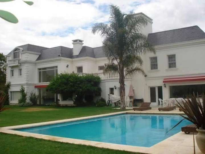 Casa en venta en Acceso Oeste, Buenos Aires