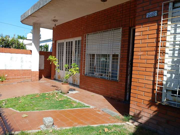 Casa en venta en Capitán Claudio Rosales, 1599, El Palomar