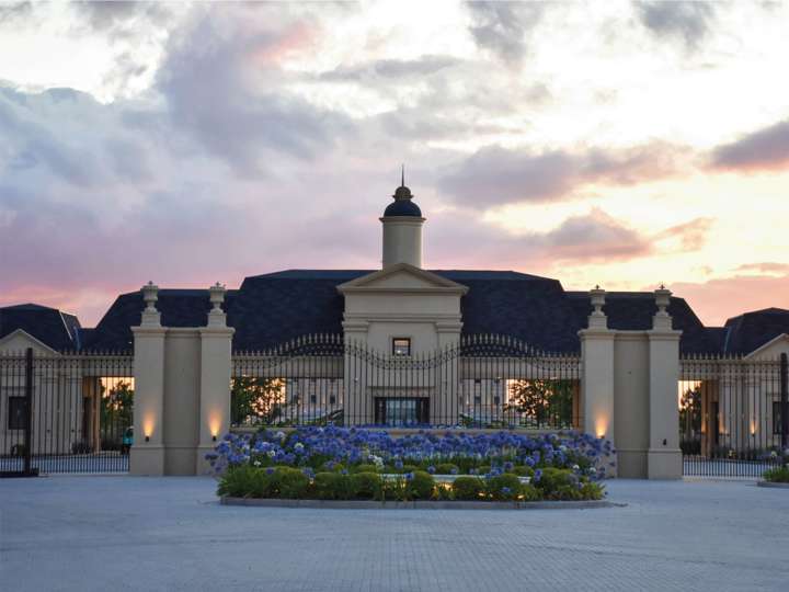 Terreno en venta en Avenida Mariano Castex, Buenos Aires