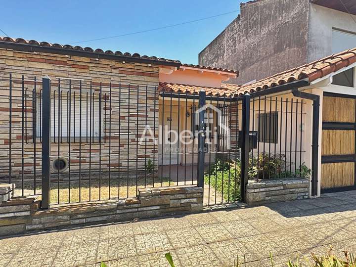 Casa en venta en Flora, 844, Haedo