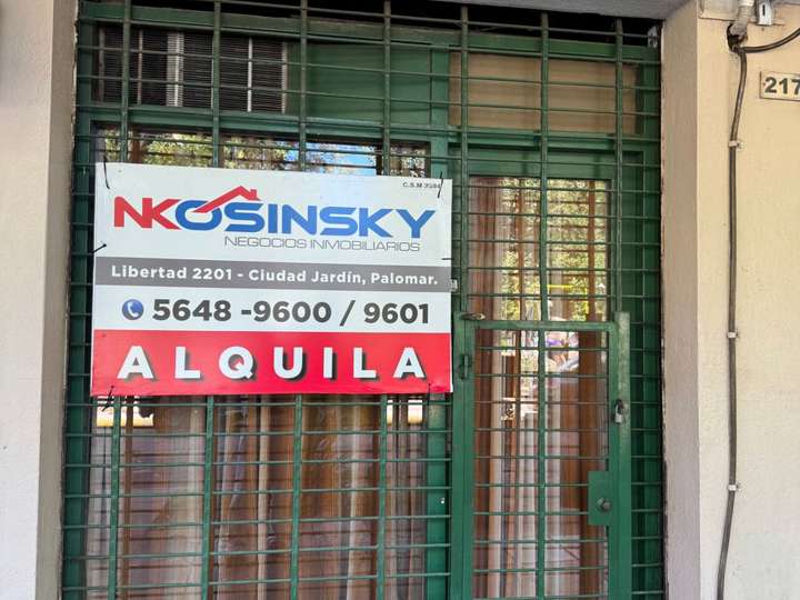Comercial / Tienda en alquiler en 1000 - Aviador Eduardo Bradley, Ciudad Jardín Lomas del Palomar