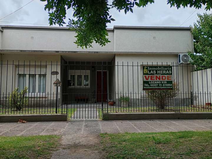 Casa en venta en Intendente Buzzi, 145, General Las Heras