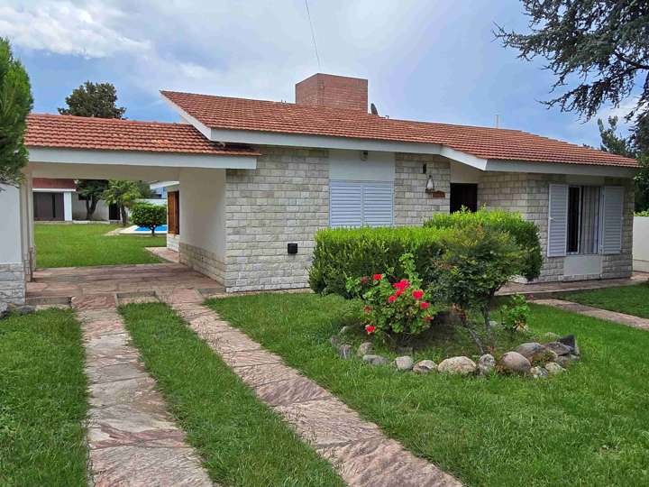 Casa en venta en Champaquí, 400, Villa Carlos Paz