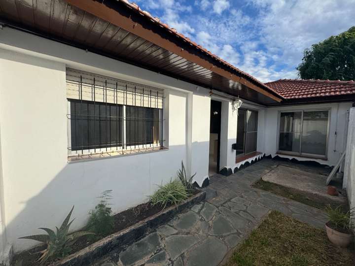 Edificio en alquiler en Entre Ríos, 136, Buenos Aires