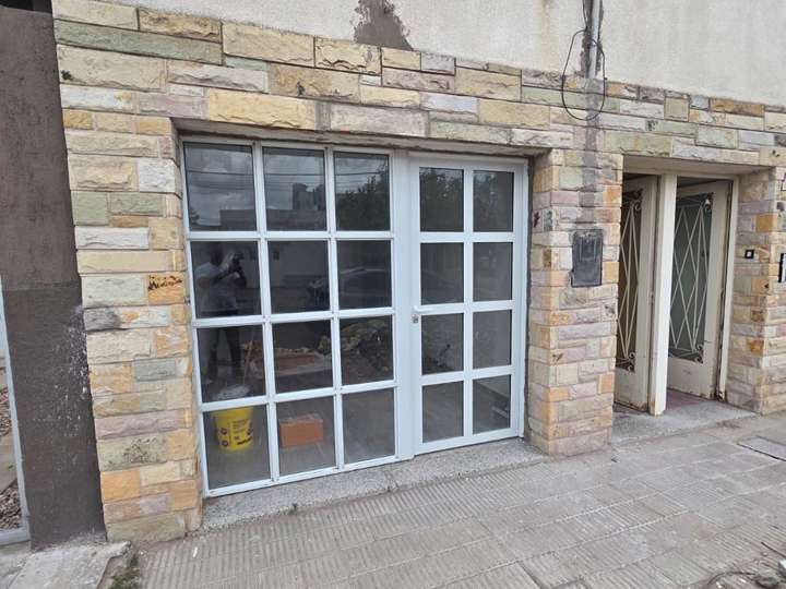 Comercial / Tienda en alquiler en Darregueira, 1101, Buenos Aires