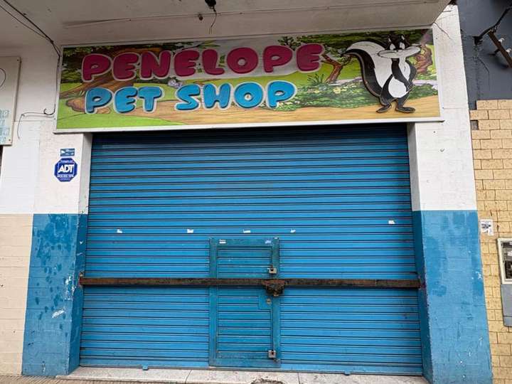 Comercial / Tienda en alquiler en Avenida Cristianía, Villa Luzuriaga