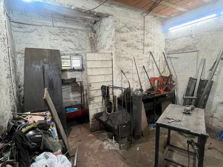 Comercial / Tienda en venta en Avenida Luciano Valette, 177, Buenos Aires