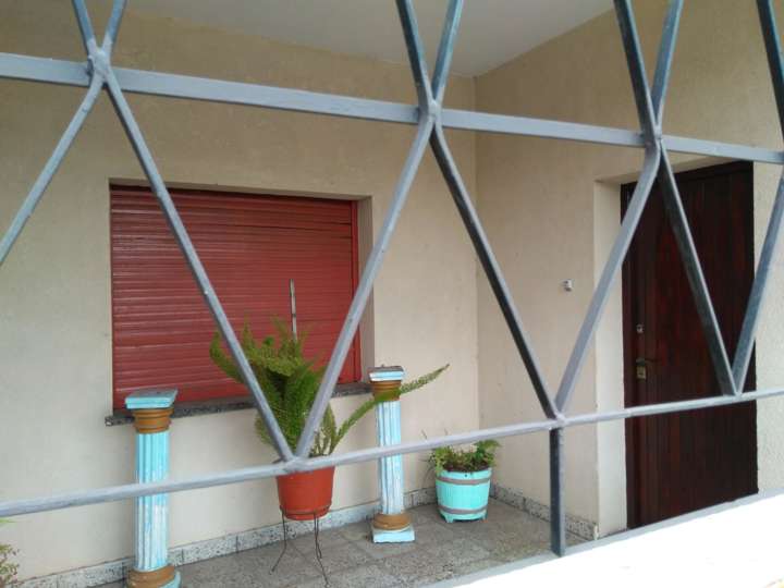 Casa en alquiler en Esteban de Luca, 901, La Tablada