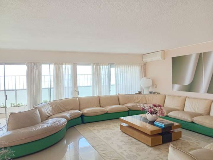 Apartamento en venta en El Pinar, Maldonado