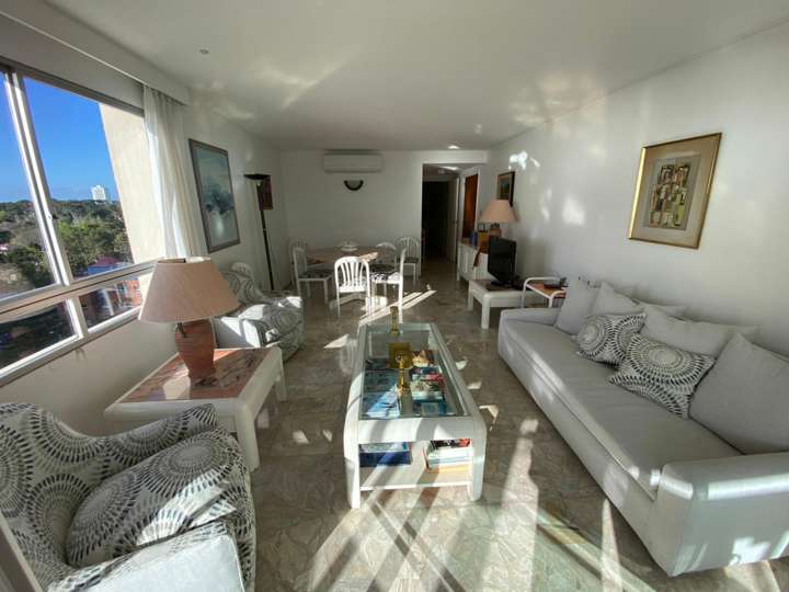 Apartamento en venta en El Pinar, Maldonado