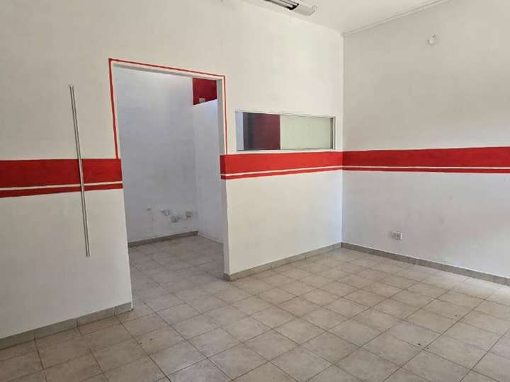 Comercial / Tienda en alquiler en Melitón Legarreta, 851, Buenos Aires