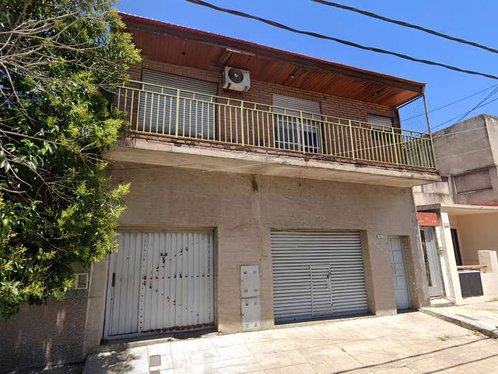 Casa en venta en Almirante Brown, 2512, Lomas del Mirador