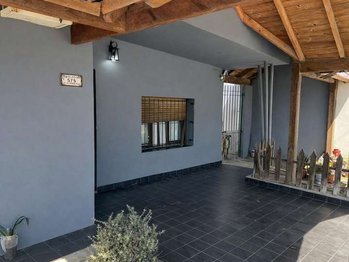 Casa en venta en Carlos Tejedor, Buenos Aires