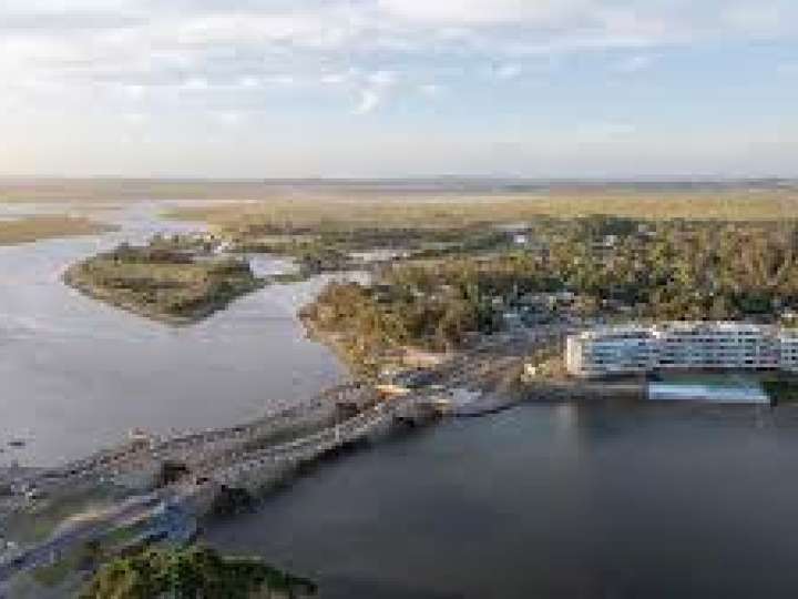 Terreno en venta en Samuel Linnig, El Tesoro