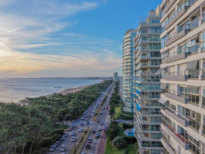 Apartamento en venta en Rambla Doctor Claudio Williman, Maldonado