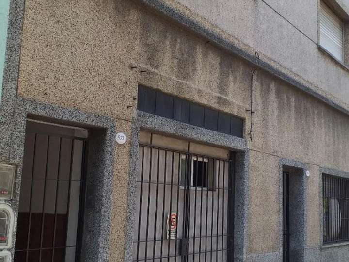 Edificio en alquiler en Avenida Eva Perón, 561, Lomas del Mirador