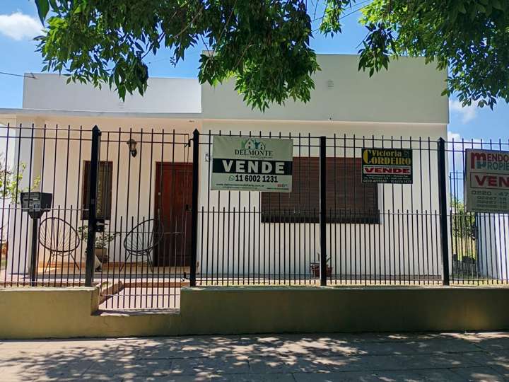 Casa en venta en Eva Duarte de Perón, 1062, General Las Heras