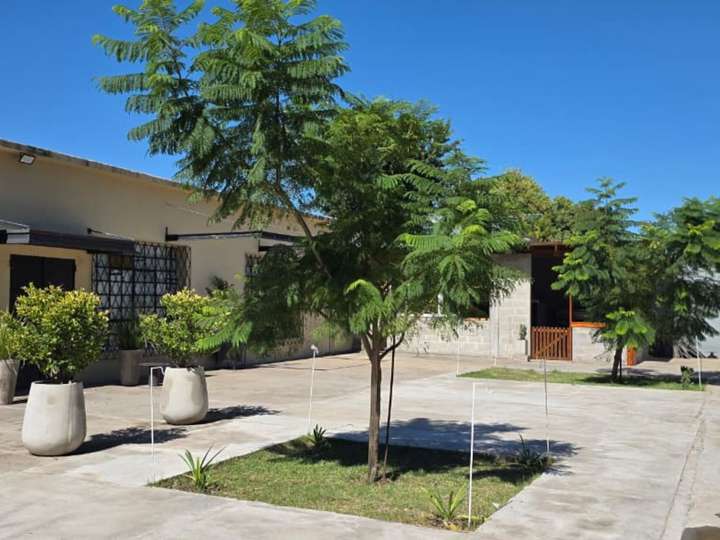 Comercial / Tienda en alquiler en Francisco Moreno, Villa Udaondo