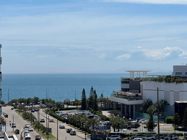 Apartamento en venta en Avenida Francisco Salazar, Maldonado