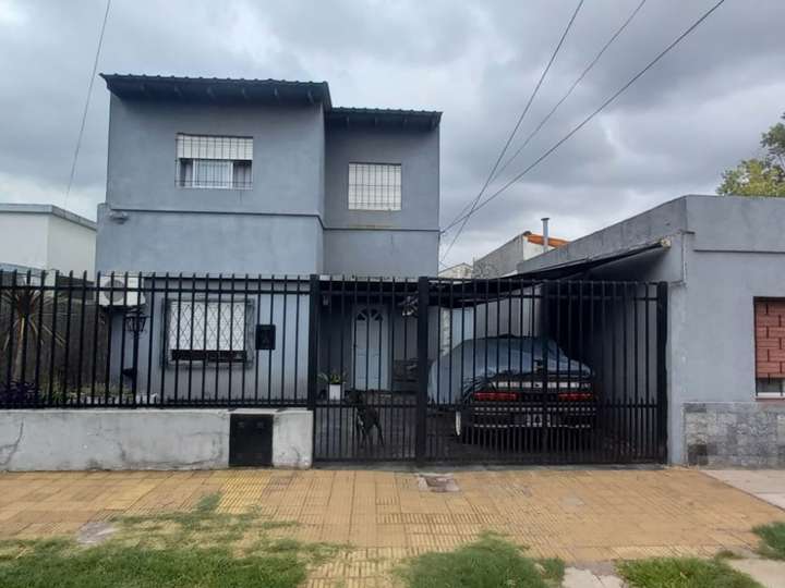 Casa en venta en Buchardo, 1735, Villa Luzuriaga