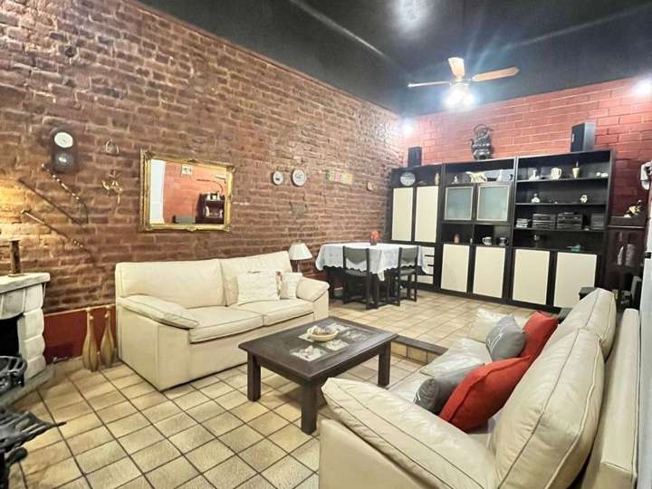Casa en venta en Avenida Eva Perón, 2399, Ciudad Autónoma de Buenos Aires