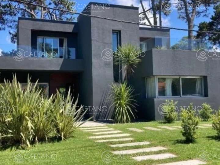 Casa en venta en Rambla Doctor Claudio Williman, Maldonado