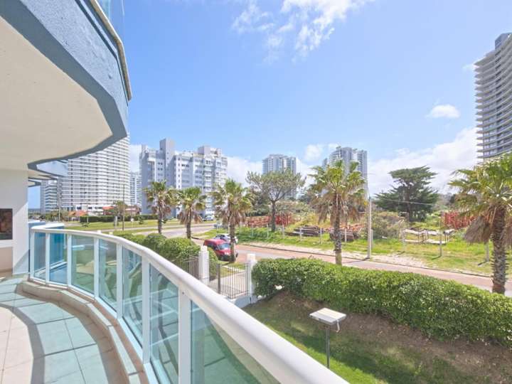 Apartamento en venta en Avenida Francisco Salazar, Maldonado