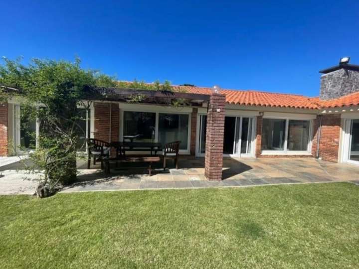 Casa en alquiler en Ecuador, Maldonado