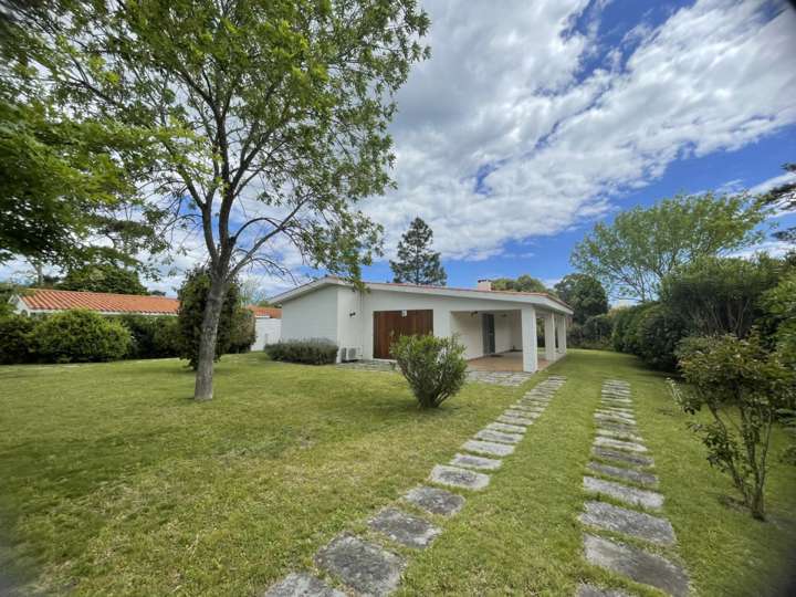 Casa en venta en Rambla Doctor Claudio Williman, Maldonado