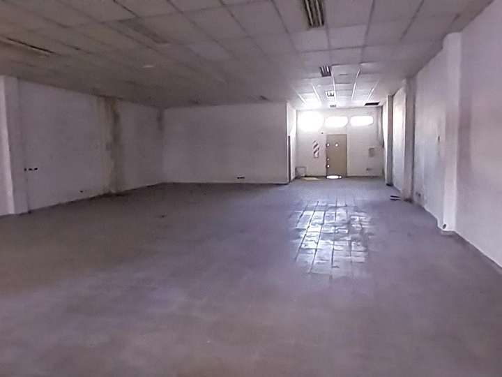 Comercial / Tienda en venta en Avenida Brigadier General Juan Manuel de Rosas, Buenos Aires