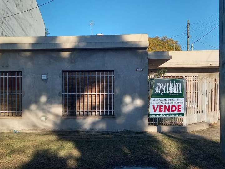 Casa en venta en Sarratea, 504, Villa Luzuriaga