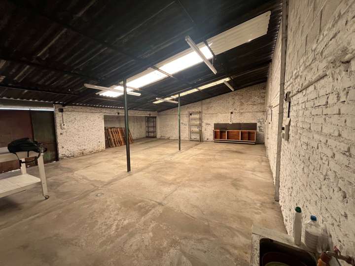 Comercial / Tienda en alquiler en 100 - Salta, 4860, Buenos Aires