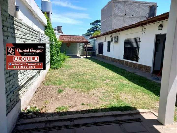 Casa en alquiler en Maestra Muñoz, Buenos Aires