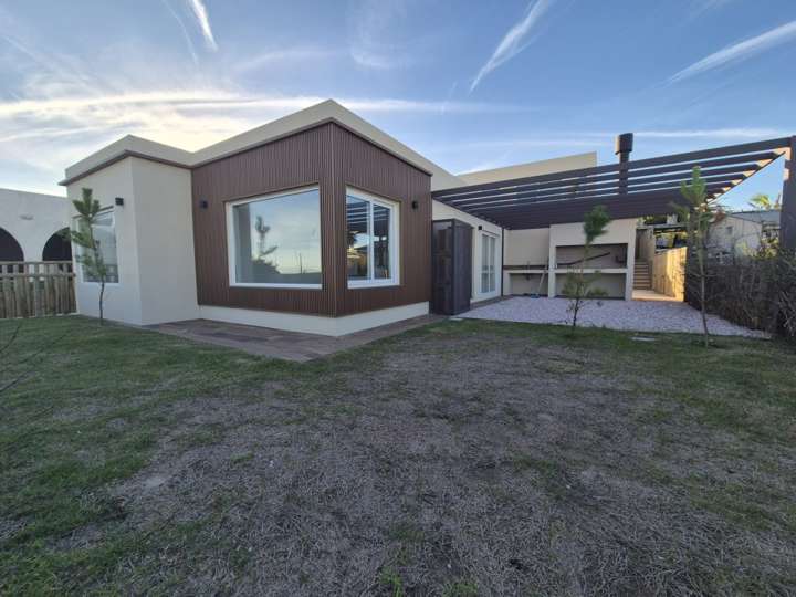 Casa en venta en Avenida Eduardo Víctor Haedo, El Tesoro
