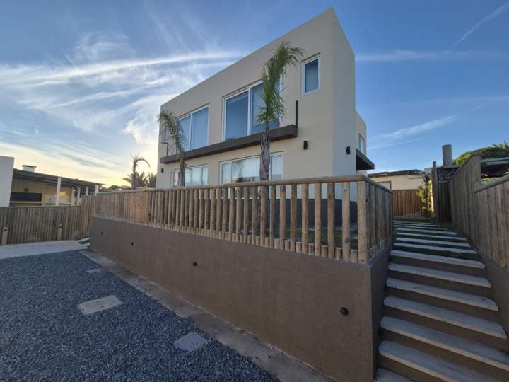 Casa en venta en Avenida Eduardo Víctor Haedo, El Tesoro