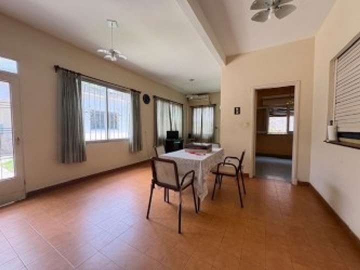 Casa en venta en Cuba, 385, Villa Luzuriaga