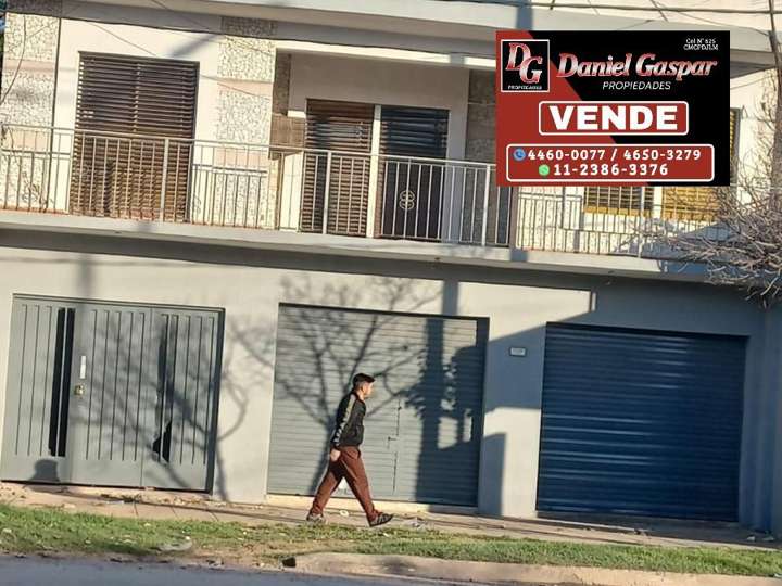 Comercial / Tienda en venta en Avenida Roberto Oliver, 9 de Abril
