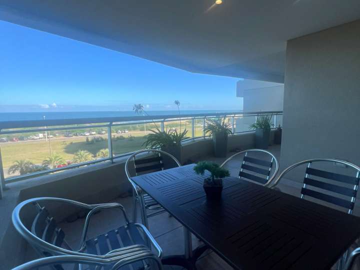 Apartamento en venta en Rambla Lorenzo Batlle Pacheco, Punta Del Este