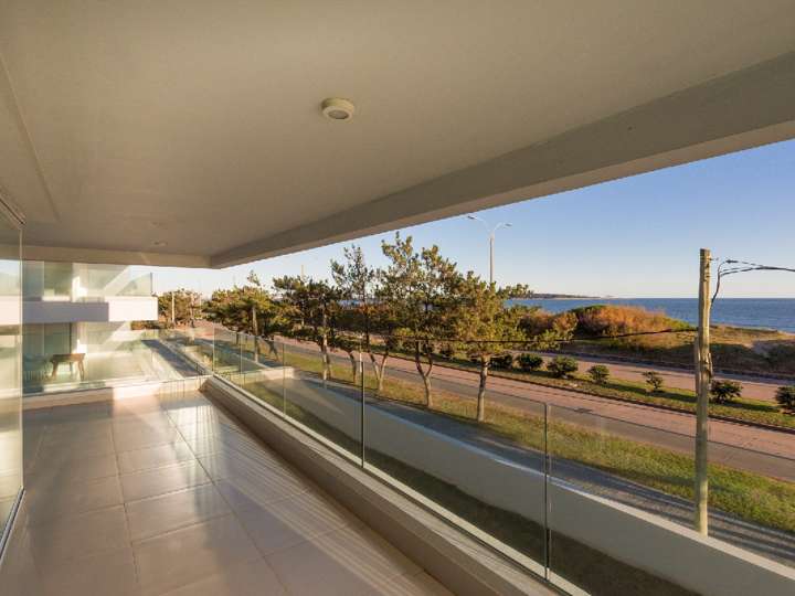 Apartamento en venta en Rambla Doctor Claudio Williman, Maldonado