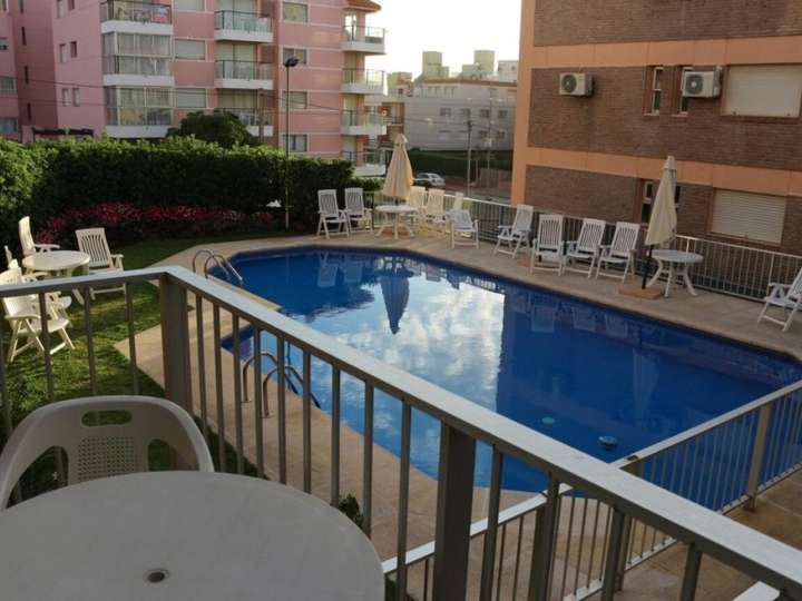 Apartamento en venta en Resalsero (Calle 26), Punta Del Este